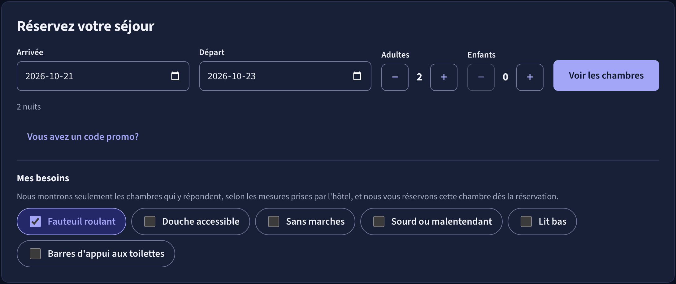 La recherche de la page de réservation : dates d’arrivée et de départ, adultes et enfants, et Mes besoins, avec Utilisateur de fauteuil roulant coché et, au choix, douche accessible, sans marches, sourd ou malentendant, lit bas et barres d’appui à la toilette.